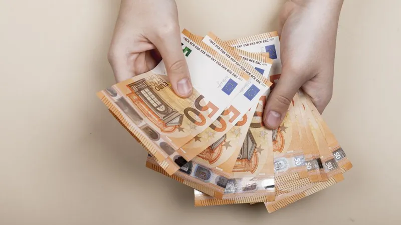 Curs BNR, 11 iunie. Moneda euro se depreciază foarte puţin, sub noul prag psihologic, de 5.10 lei - Foto: Freepik/CC0