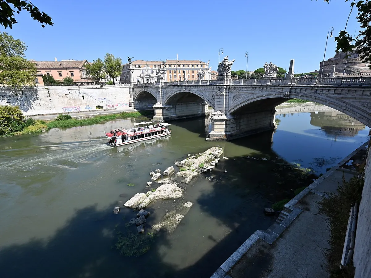 Și Tibrul a secat! La Roma, a ieșit la suprafață „Podul lui Nero” - Foto: Profimedia Images