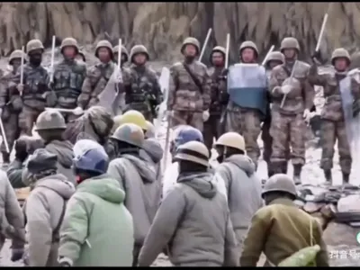 O mână de indieni au bătut măr cu bâte și pietre 300 de soldați chinezi la frontiera din Himalaya - Foto: X/@clashreport