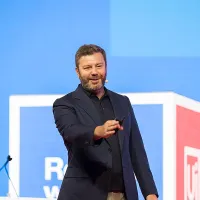O companie de 35 miliarde $ vrea să ne scape de dosarul cu șină - Foto: Facebook/Daniel Dines