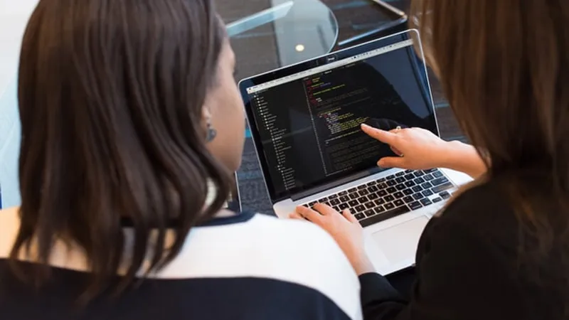 Femeile câștigă în medie cu 15% mai puțin decât bărbații/FOTO: unsplash.com