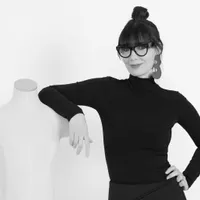 Camelia Skikos românca care a ajuns să creeze haine pentru Jennifer Lopez