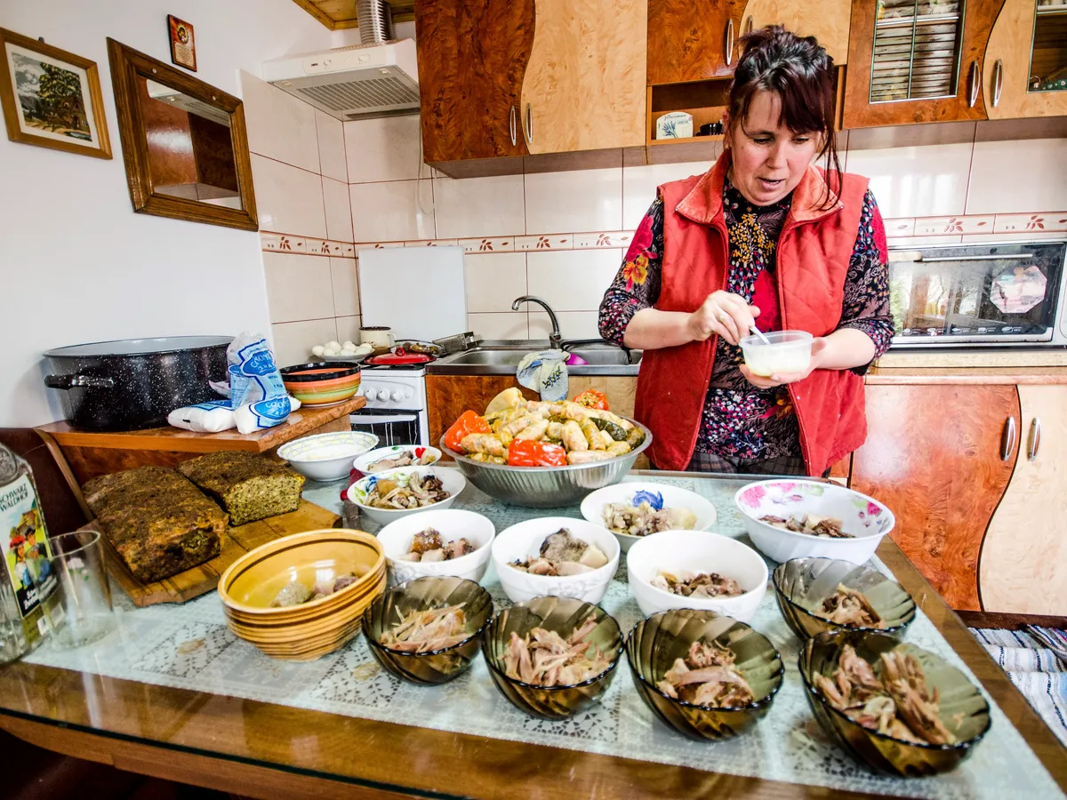 Cum scapi sănătos după vizitele de Paște la rude și prieteni. Strategia simplă ca să eviți indigestia