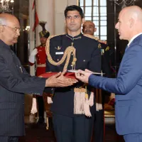 Ambasadorul Israelului în New Delhi,  Ron Malka  și președintele Indiei/FOTO: embassies.gov.il