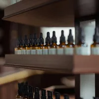 Un tânăr de 18 ani aflat în sevraj a amenințat o farmacistă. A furat sirop de tuse cu efect psihotic Foto: Pexels (fotografie cu caracter ilustrativ)