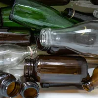 Sticle returnabile - Foto: Pexels/Ron Lach/CC0