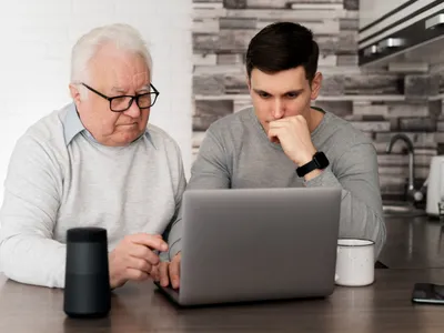 Căutând loc de muncă la pensie - Foto: Freepik