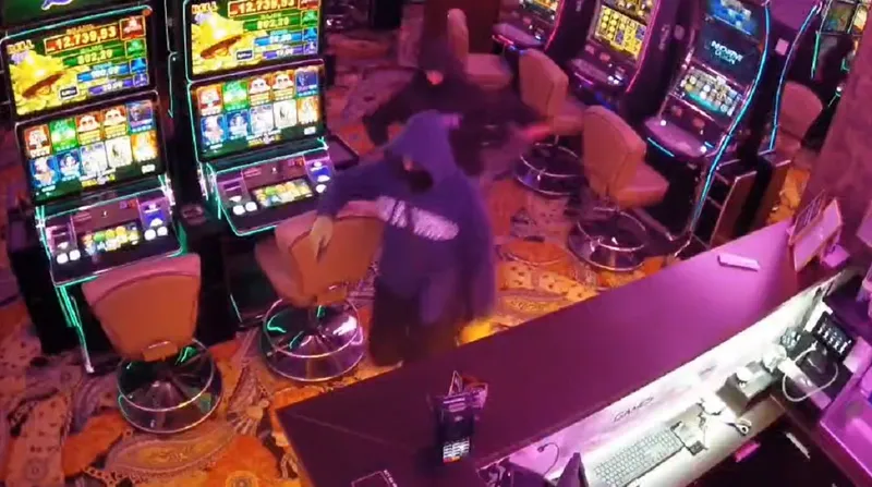 Jaf la o sală de jocuri - Foto: imagini cameră de supraveghere