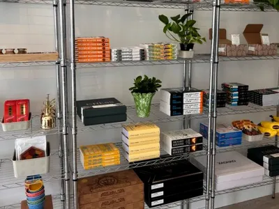 Pe o stradă din San Francisco a fost deschis primul magazin condus de inteligența artificială - Foto: X / Andon Labs