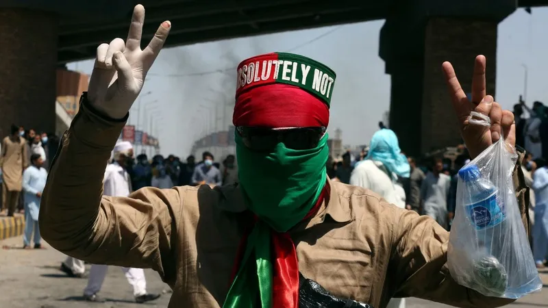 Protestatar susţinător al fostului premier Imran Khan, la Islamabad - Foto: Profimedia Images
