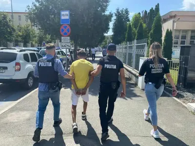 Tânăr reţinut de poliţiştii din Bucureşti după ce i-a furat borseta cu bani unui vârstnic - foto: IPJ