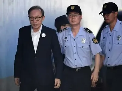 Fostul preşedinte sud-coreean Lee Myung-bak, condamnat definitiv la 17 ani de închisoare cu privire la corupţie Foto: Twitter/ News.ro