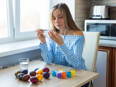 Cum să încondeiezi corect un ou pentru Paște. Trucul cu acul și scobitoarea care nu crapă oul - Foto: Freepik (Imagine cu rol ilustrativ)