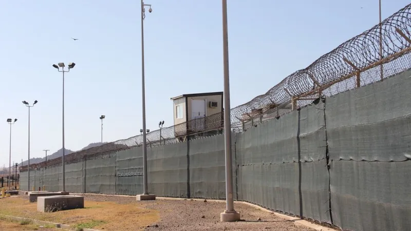 Turn de pază, dincolo de zidul Închisorii militare Guantanamo - Foto: Profimedia Images