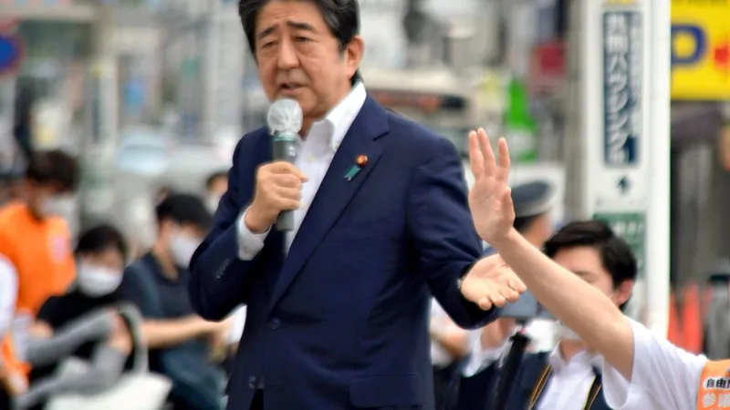 Fostul premier Shinzo Abe, împuşcat la un eveniment electoral. / Foto: Profimedia