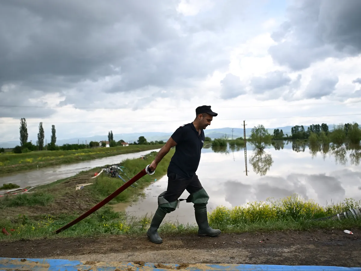 Cod portocaliu de inundaţii pe râuri din judeţul Prahova, până luni noaptea  - FOTO: Inquam Photos / Alex Nicodim