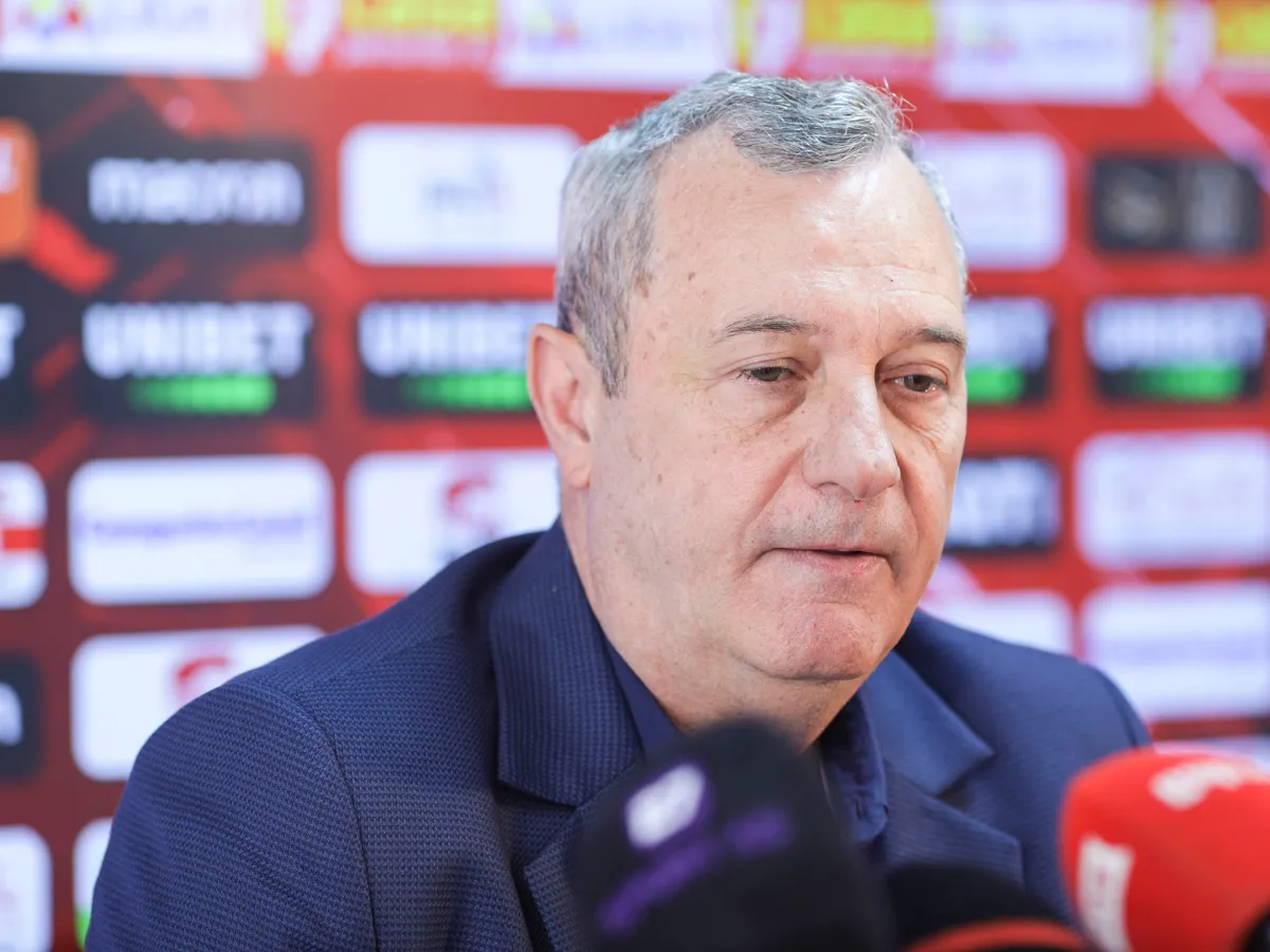 Mircea Rednic, la conferinţa de presă de prezentare la Dinamo Bucureşti, în noiembrie 2021 - Foto: Inquam Photos / Octav Ganea