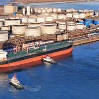Cât este noul impozit pe cifra de afaceri din industria petrolului. Cum îi afectează pe români? - Foto: Profimedia Images