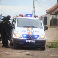 Polițiștii l-au săltat din nou pe Nunucă după ce nada lui de escroci a fost prinsă la furat Foto: INQUAM Photos/ Virgil Simonescu