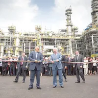 Premierul bulgar   Boyko Borisov și președintele Lukoil, Vagit Alekperov, inaugurează o  instalație la rafinăria din Burgas