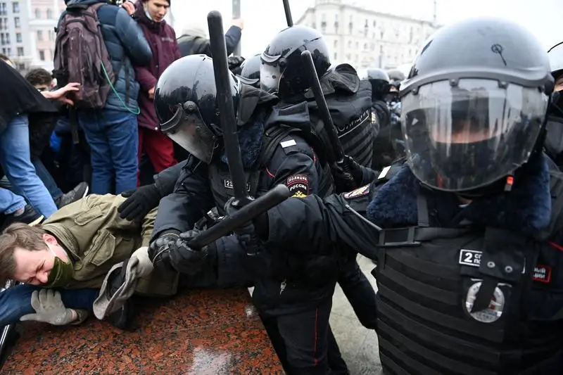 La Moscova, câteva zeci de persoane au sfidat interdicţia de a manifesta şi s-au adunat în apropierea Kremlinului - Foto: Foreign Policy