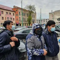 Războiul afganilor din Timișoara: Încă 35 de migranți găsiți și predați la IPJ Timiș Foto: antena3.ro