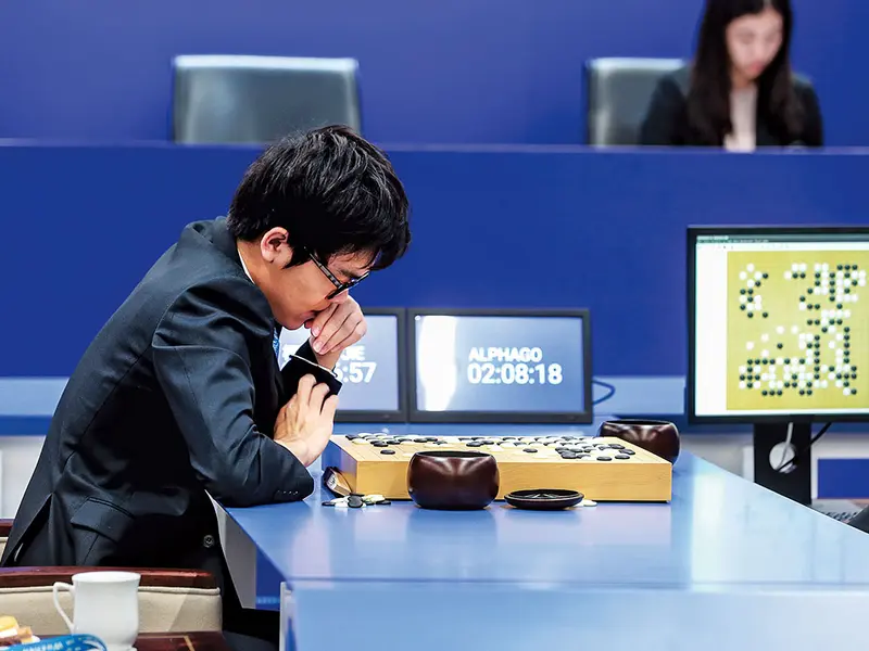 Ke Jie, în vârstă de 19 ani, se confruntă cu AlphaGo în 2017