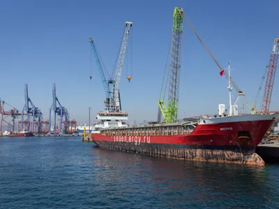 Petrolier rusesc în rada portului Haydarpasa, Istanbul, esenţial în legătura dintre Marea Neagră şi Marea Mediterană - Foto: Profimedia Images
