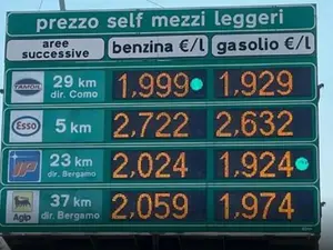 Benzina a ajuns și 2,7 €/l la pompă în Italia. În România, 1,4 €/l. Cât e în Bulgaria, Grecia - Foto: captură video