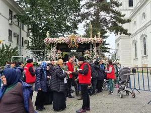 Ce însemnătate are Sfânta Parascheva pentru pelerinii care au mers să se închine la moaște - FOTO: ziaruldeiasi