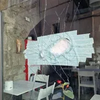 Un român de 28 de ani a terorizat un oraș din Italia. A fost supranumit „hoțul cu ciocanul roșu”. - Foto: viterbonews24.it