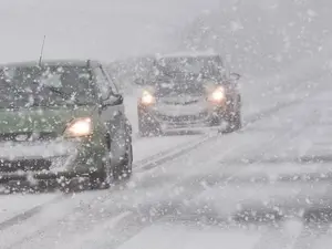 Cod galben de ninsori şi viscol în 16 judeţe, până sâmbătă dimineaţa. / Foto: impact.ro