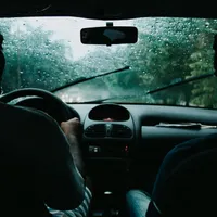 Mergi pe autostradă legal, cu 130 km/h, plouă și nu ești atent la semne? Poți lua și 3300 lei amendă - Foto: pexels.com/Matheus Bertelli - Imagine cu rol ilustrativ