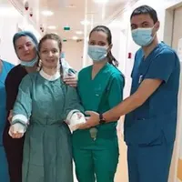 Alexia, fata de 15 ani care a rămas fără mâini în urma teribilului accident de autocar de la Pașcani. / Foto: spynews.ro