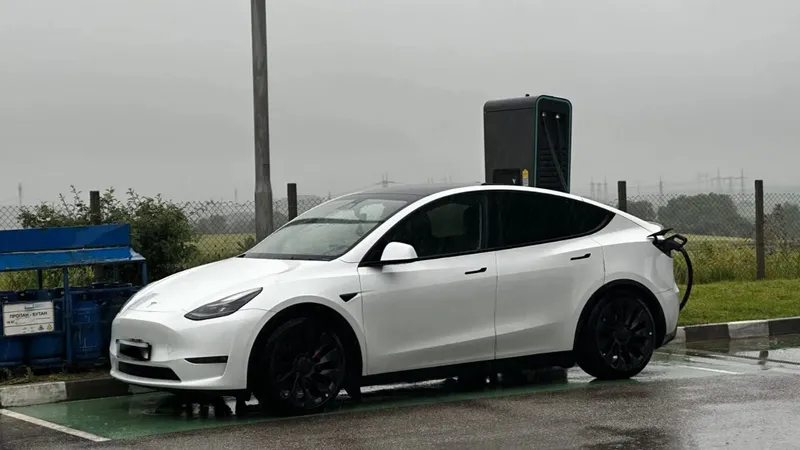 Un român a făcut Lefkada – Brașov în 2 zile. A încărcat Tesla Model Y de 5 ori. Cost: 600 lei - Foto: electromobilitate.com