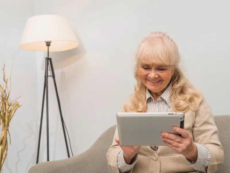 pensionar lucrând - Foto: Freepik