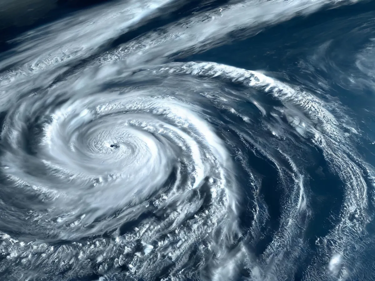 Ciclonul Adel lovește România și aduce fenomene meteo extreme la final de noiembrie