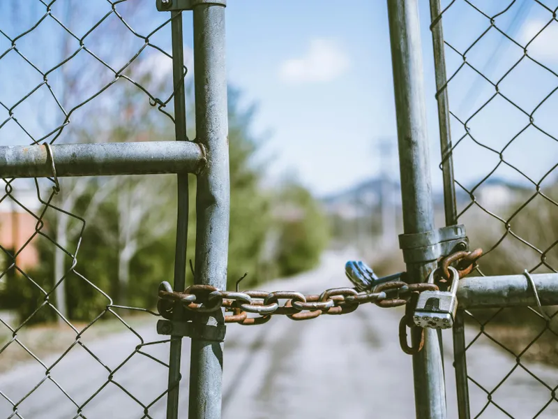 2 companii de renume românești, în faliment. Sute de angajați, cpncediați. Zeci milioane €, pierdute - Foto: Pexels / Travis Saylor