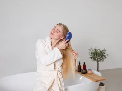 Ce se întâmplă cu părul tău dacă îl speli cu bicarbonat de sodiu și rozmarin? Adevărul nespus de hairstiliști - Foto: Freepik (Imagine cu rol ilustrativ)