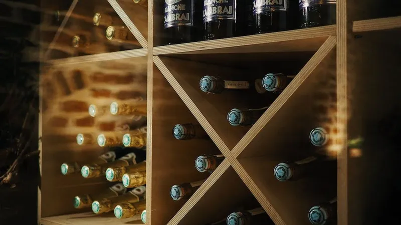 Găini, brânză, palincă, suc de roşii, whisky japonez. Totul despre ce poate fi mita într-un spital - Foto: Pexels/Florent Bertiaux