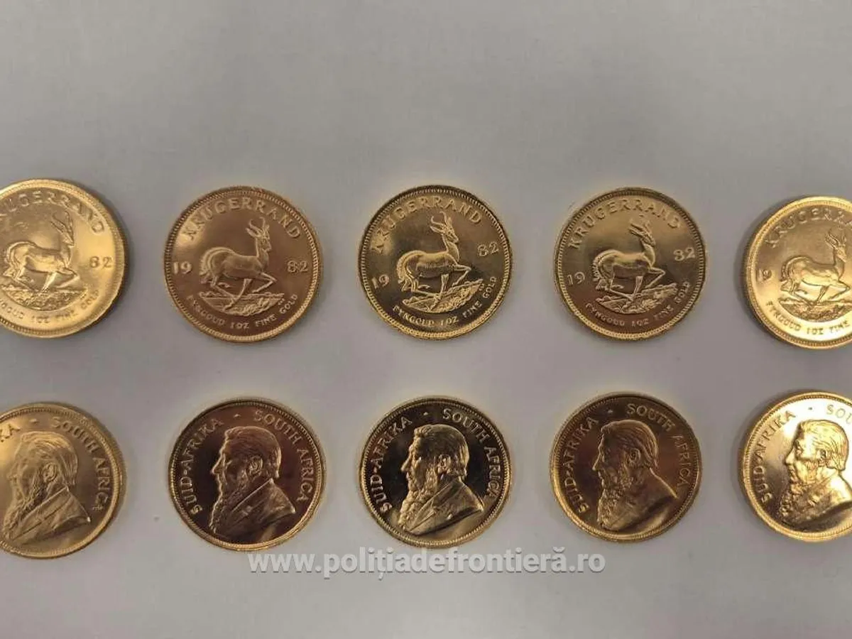 Cum era să ”zboare” o comoară din țară. 10 monede din aur, în bagajul unei românce. Unde pleca? - Foto: Poliția de Frontieră