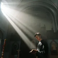 VIDEO Ce l-a deranjat pe un preot care s-a aruncat pe jos să împiedice o înmormântare. L-au amendat - Foto: Pexels (Imagine cu caracter ilustrativ)