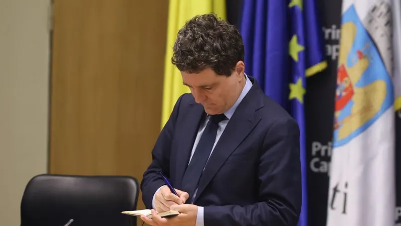 Nicuşor Dan, la şedinţa extraordinară a CGMB - Foto: INQUAM PHOTOS/George Călin