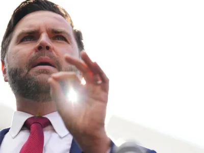 Scenariul care îl sperie pe J.D. Vance: armele nucleare ale Franței și Marii Britanii, controlate de politicieni islamiști „în 15 ani”