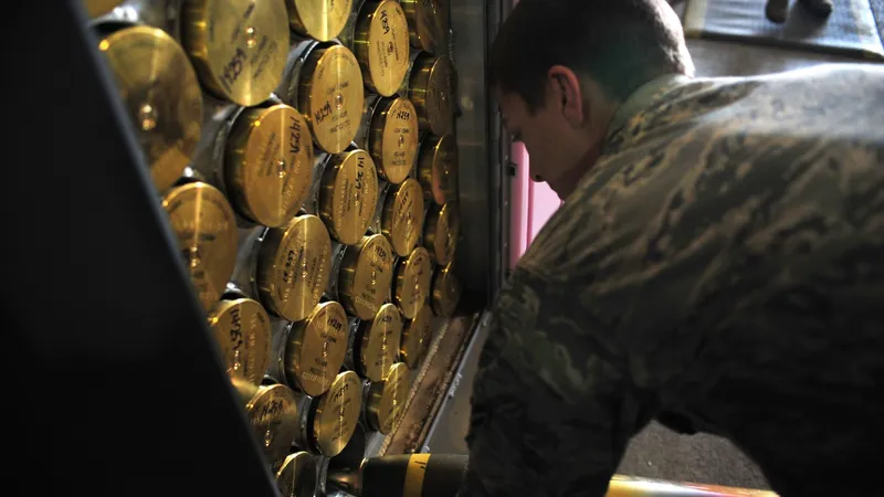 Trump înarmează Ucraina. SUA aprobă vânzarea a două pachete militare de 330.000.000$. UE plătește - Foto: Profimedia images