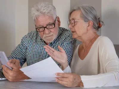 Pensionarii, din nou păcăliți? Pensiile se indexează cu sume mai mici decât prevede legea. Anunțul ce dă fiori