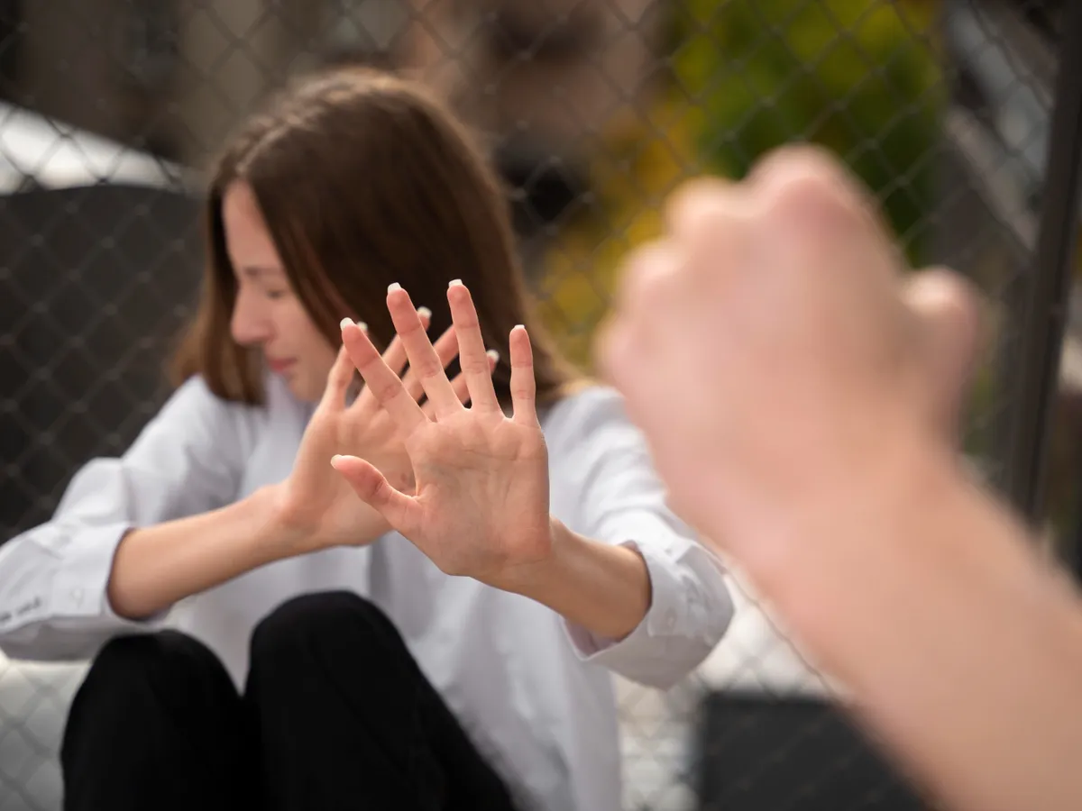 Victimele violenței domestice cu ordin de protecție vor primi consiliere psihologică în centre CNAS