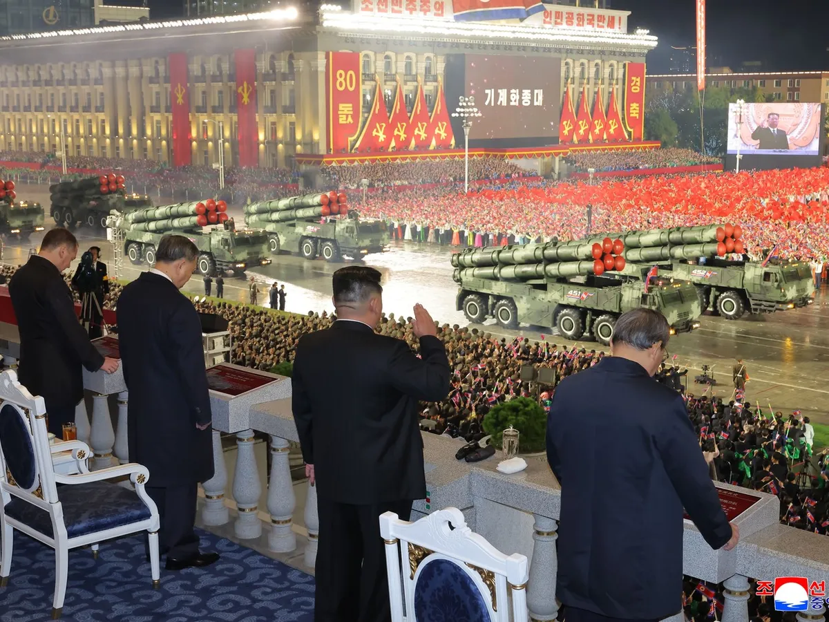O paradă militară grandioasă a fost organizată în Coreea de Nord cu ocazia celei de-a 80-a aniversări a Partidului Muncitorilor - Foto: Profimedia Images
