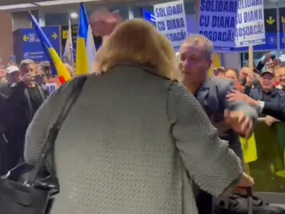 Haos pe Aeroportul Otopeni la revenirea Dianei Șoșoacă în țară, după ce Parlamentul European i-a ridicat imunitatea