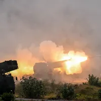 Momentul în care HIMARS spulberă o bază rusească unde rușii își blindau armura tancurilor - Foto: Profimedia images